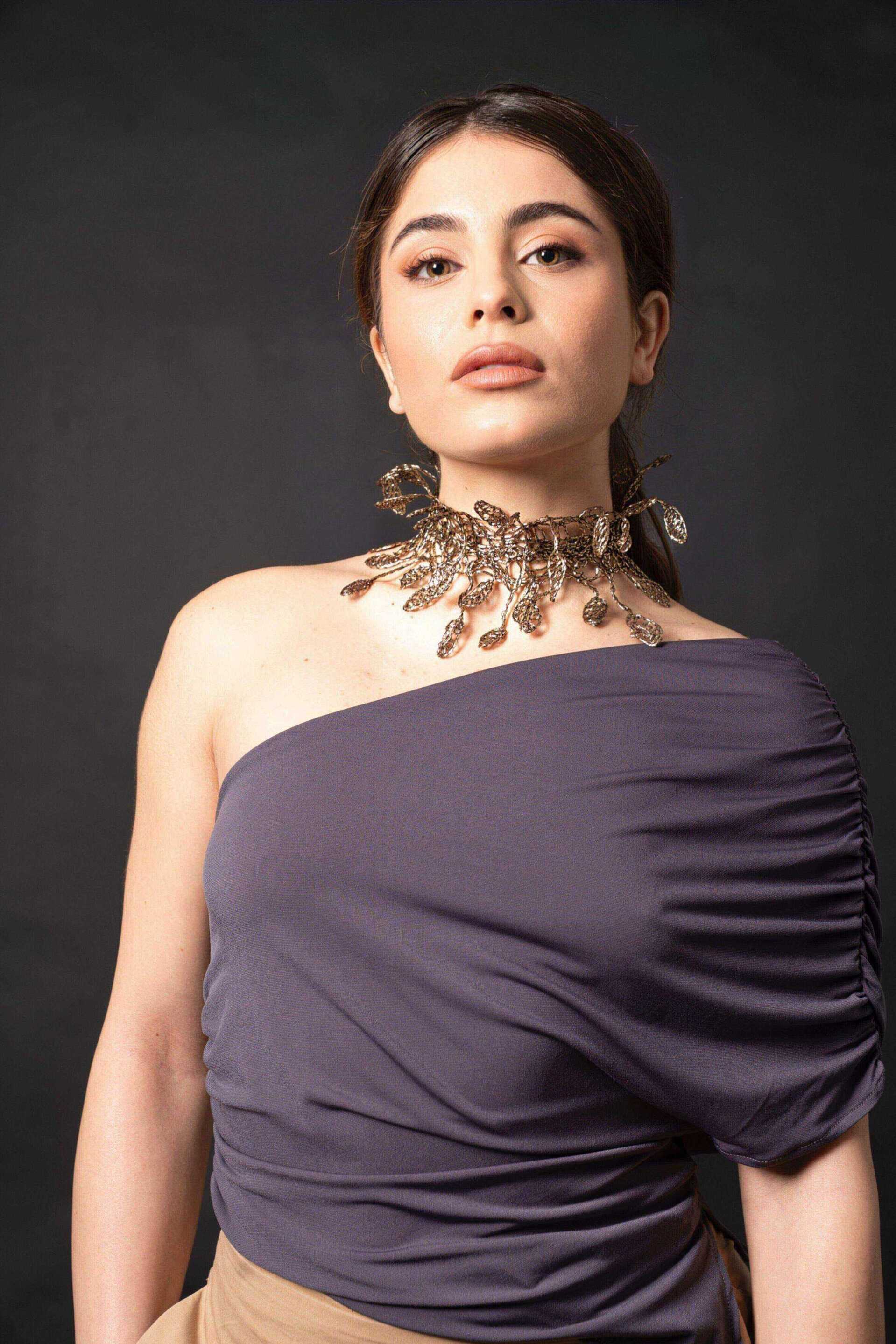 Miniatura Collana a rete con frangia di foglie dorate - 100%CACHEMIRE