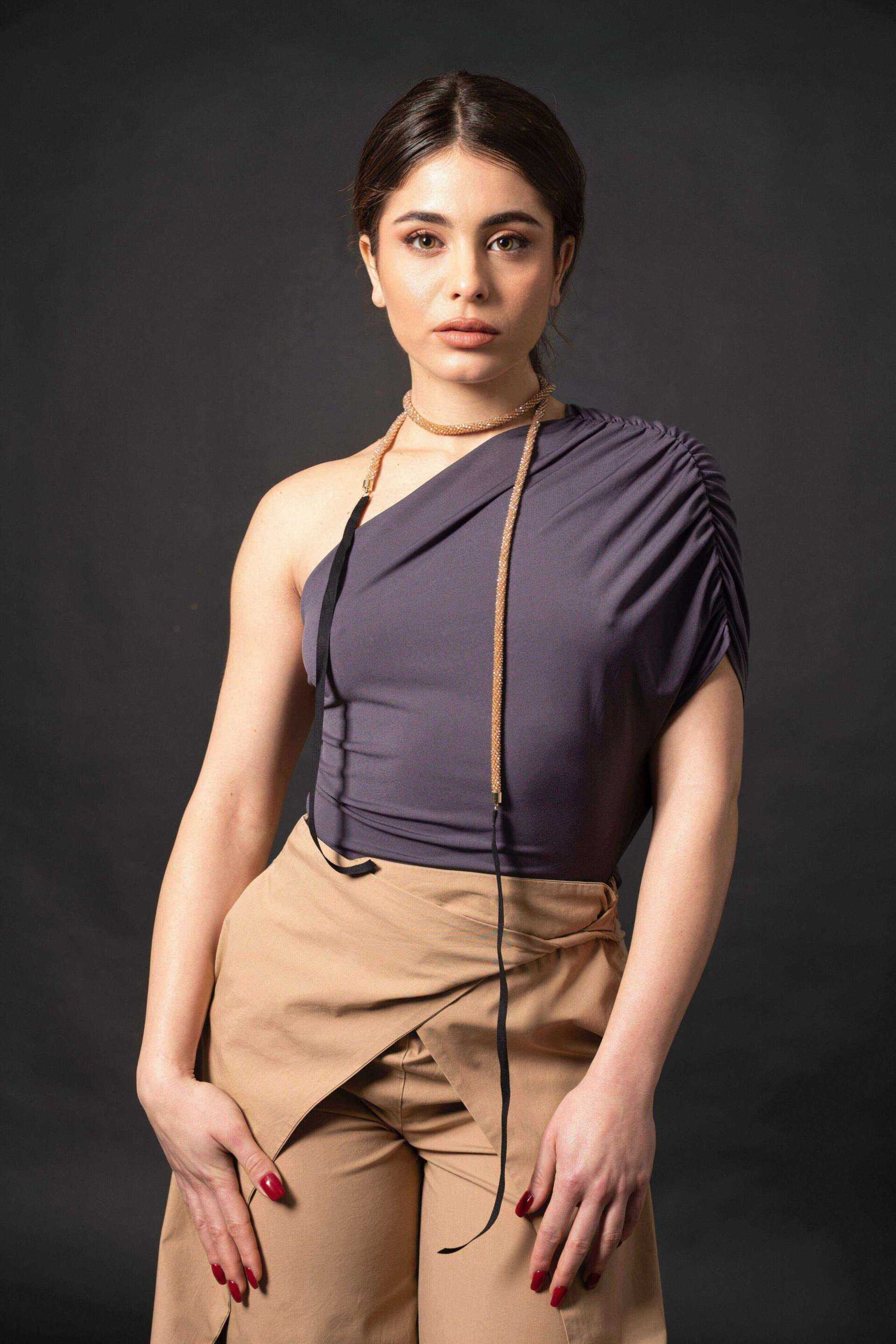 Miniatura Collana lunga tubolare di micro-cristalli dorati  - 100%CACHEMIRE