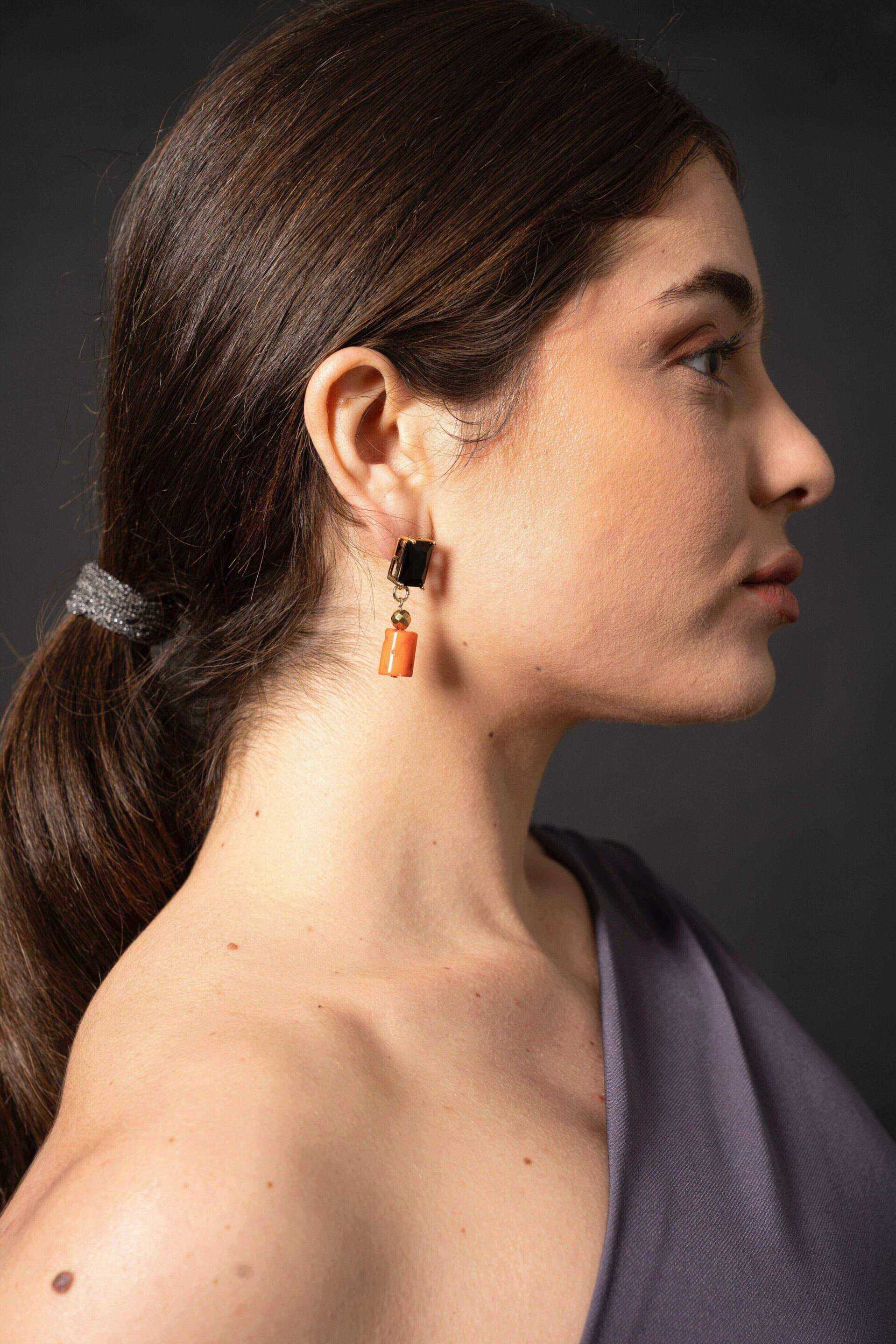 Miniatura Orecchini pendenti con cristallo e corallo - 100%CACHEMIRE