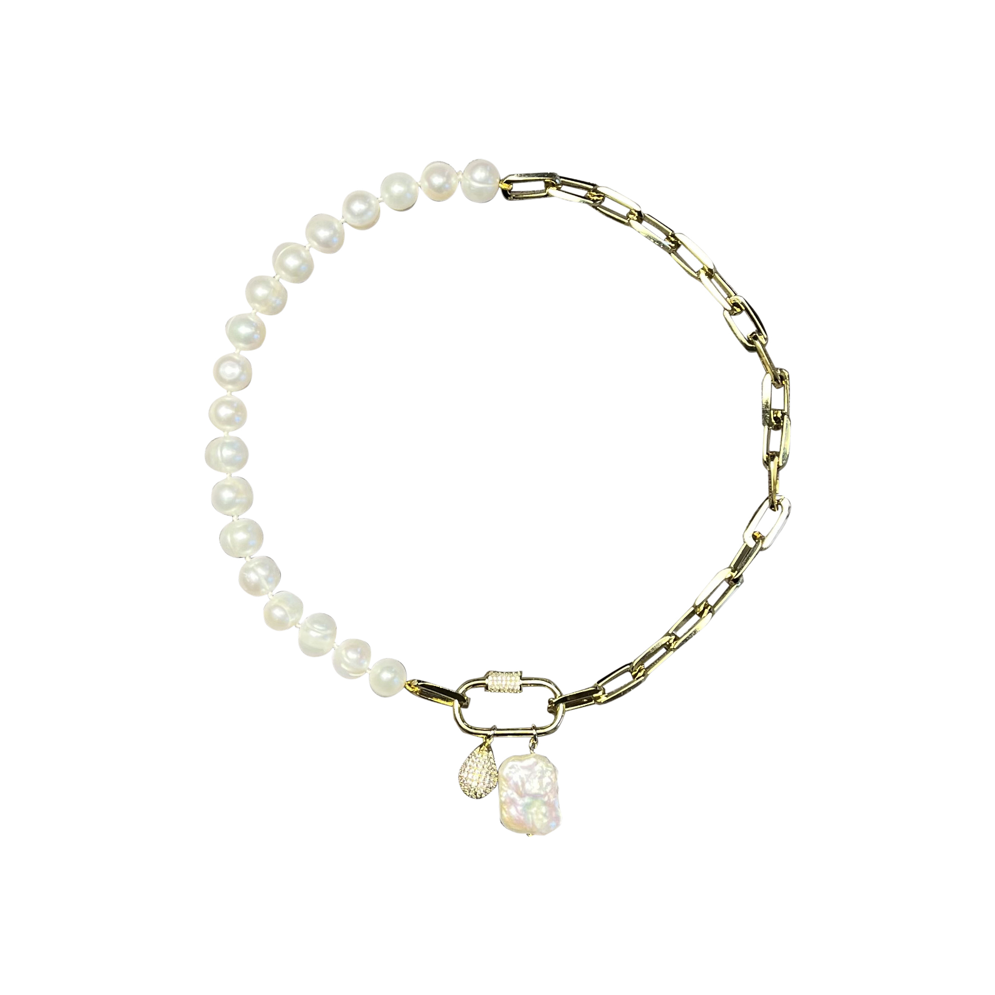 Collana asimmetrica perle e catena con charms