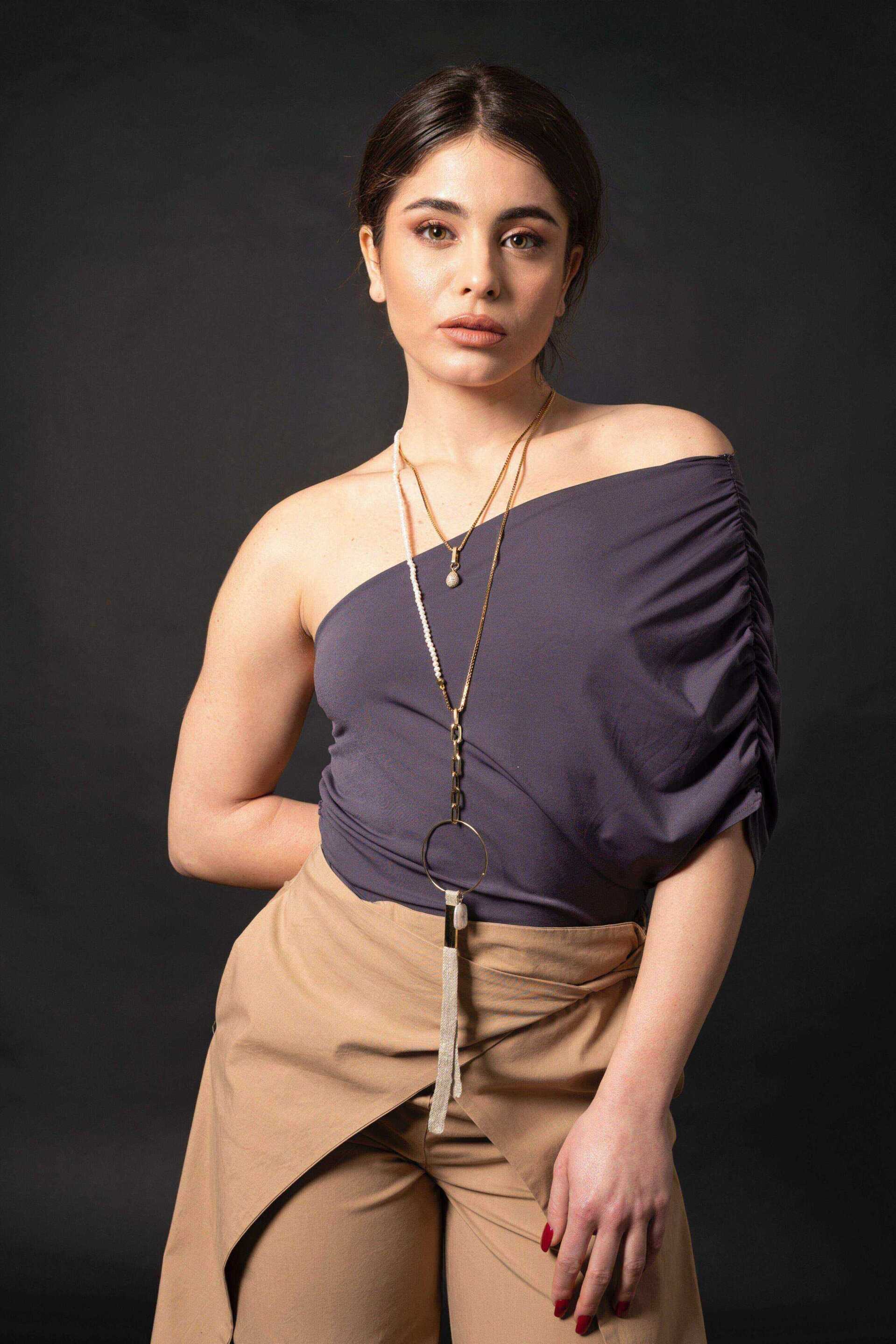 Miniatura Collana Layered geometrica con nastro sabbia - 100%CACHEMIRE