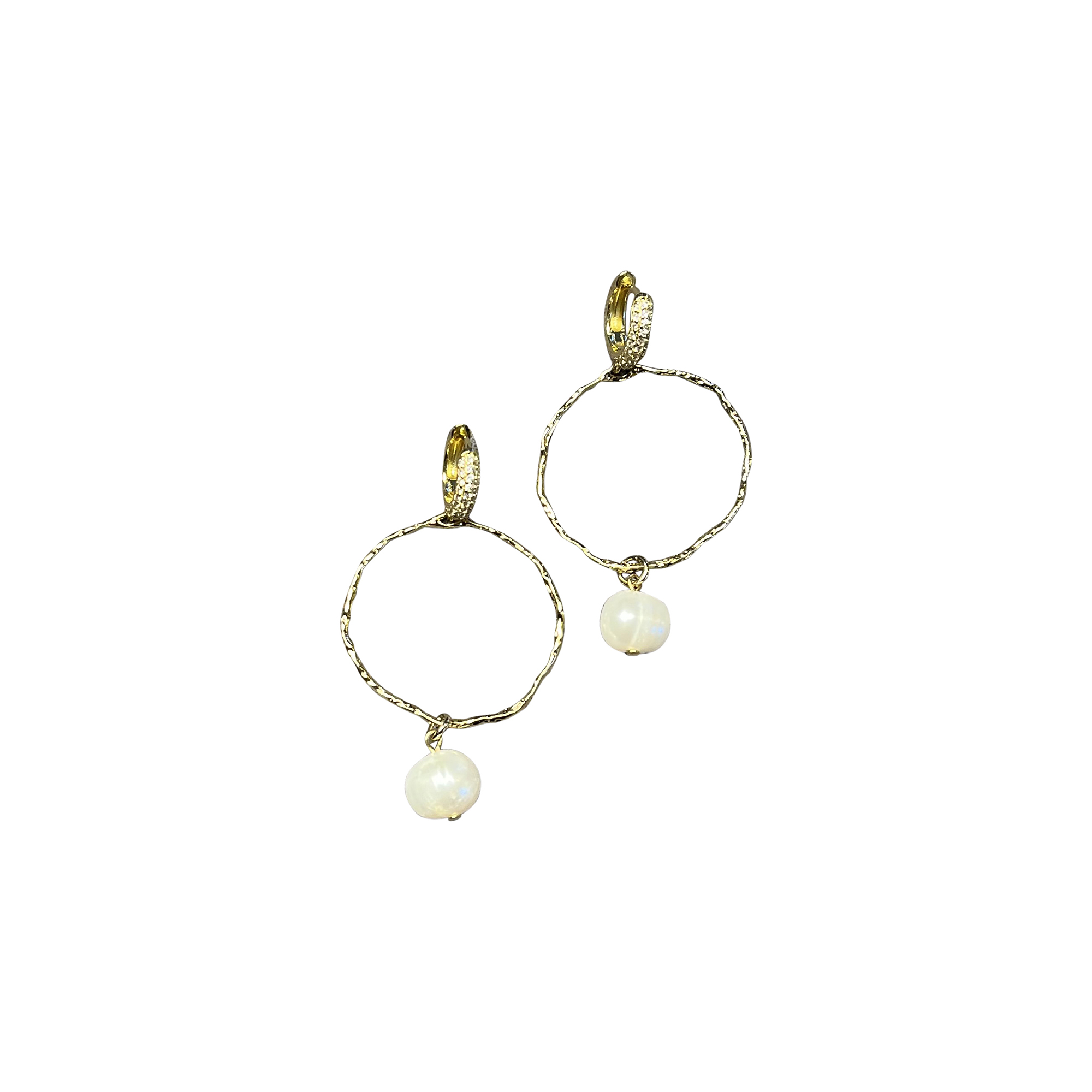 Orecchini a cerchio martellato con perla tonda